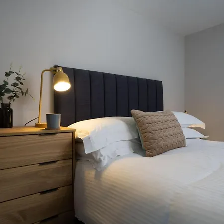 Apartman Spacious - Contemporary 2br - - Parking