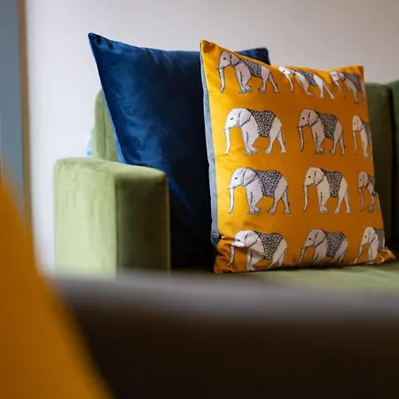 Spacious - Contemporary 2br - - Parking *