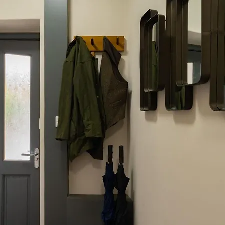 Spacious - Contemporary 2br - - Parking *