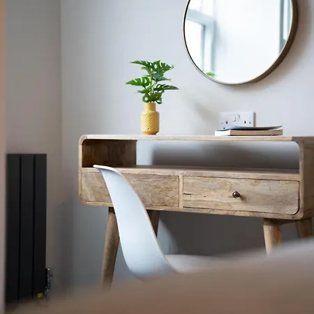 Spacious - Contemporary 2br - - Parking * Ambleside