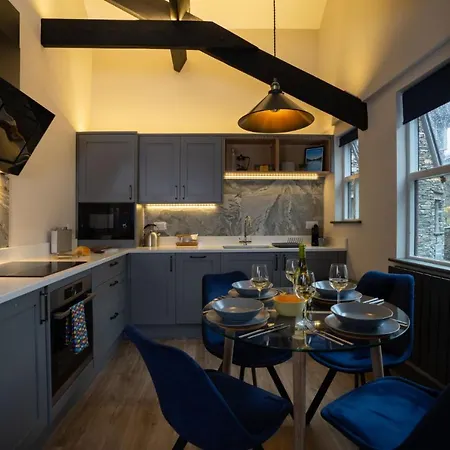 Spacious - Contemporary 2br - - Parking Ambleside