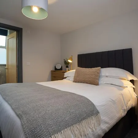 Spacious - Contemporary 2br - - Parking Ambleside