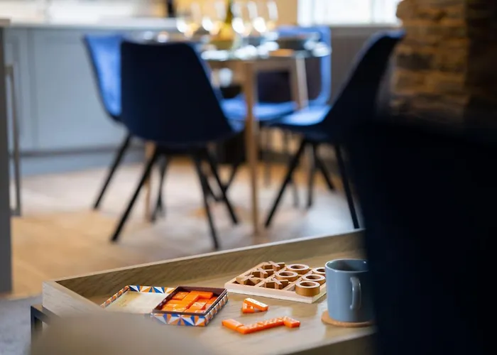 Spacious - Contemporary 2br - - Parking 公寓